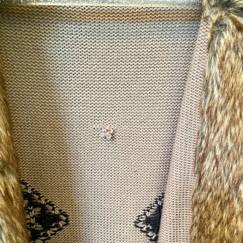 Forever 21 - Faux Fur Knitted Sweater - In great condition!